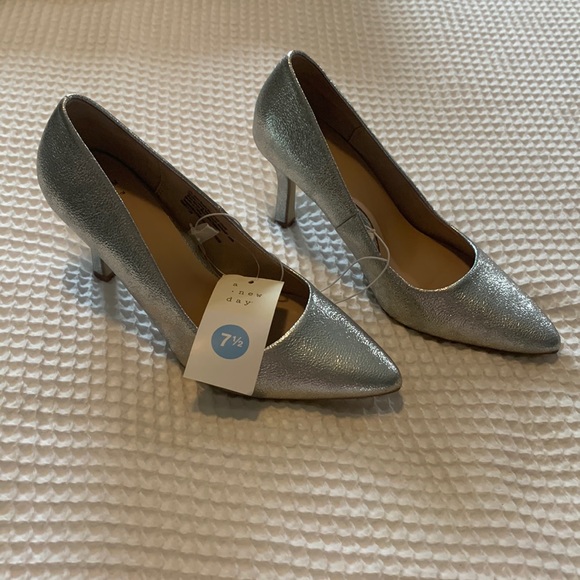 Silver Pumps - Picture 2 of 4